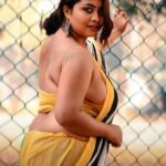 ঘাড়ে আর গলায় পাগলের মত চুমু দিতে লাগল - আত্মকাহিনী